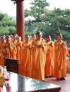 我院2011级新生前往灵光寺朝拜佛牙舍利